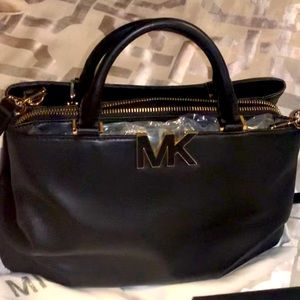 BLACK MICHEL KORS beautiful leather multiple compartments comes with dust bag